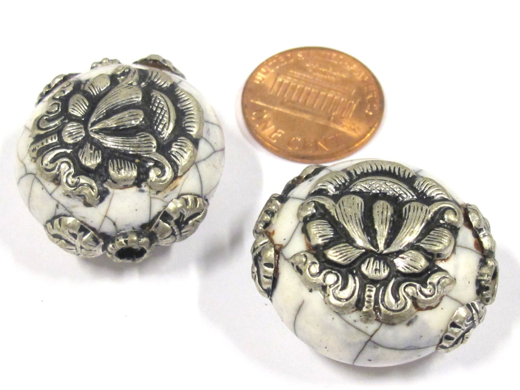 1 Bead - Beautiful large reversible white crackle resin Tibetan silver Lotus flower bead - BD791