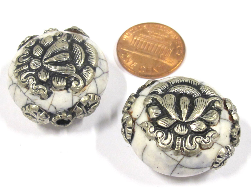 1 Bead - Beautiful large reversible white crackle resin Tibetan silver Lotus flower bead - BD791