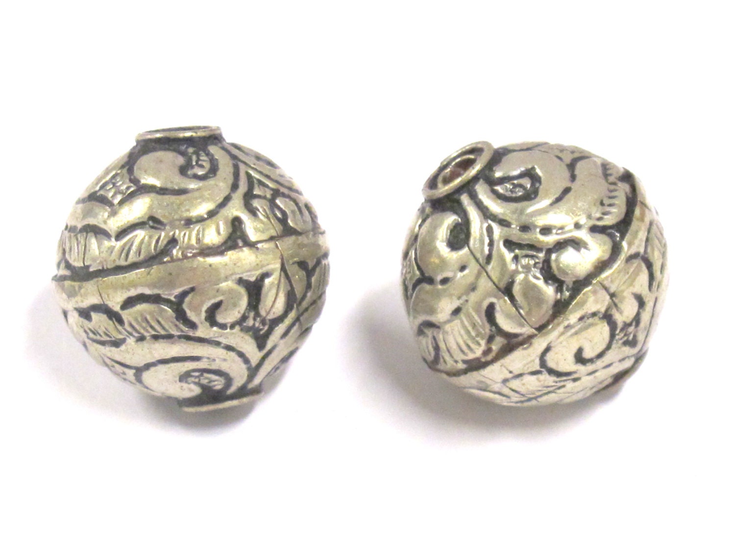 1 BEAD - Tibetan silver repousse floral design oval shape beads 18 - 19 mm - BD794s