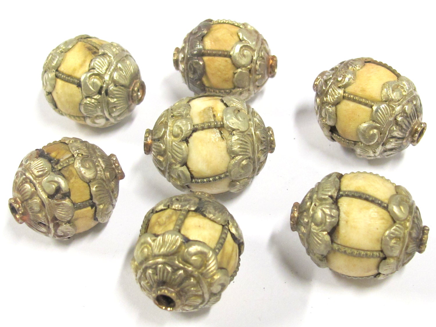 1 Bead - Tibetan silver antiqued floral capped grooved Tribal naga conch shell bead - CH060