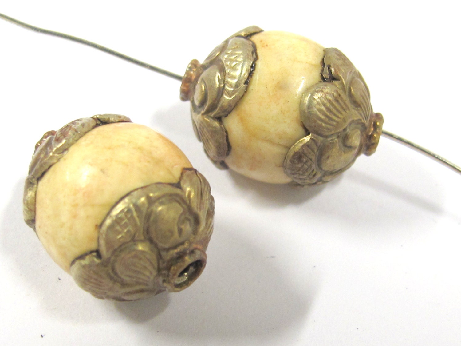 2 Beads - Tibetan silver antiqued floral capped Tribal naga conch shell bead - CH061s