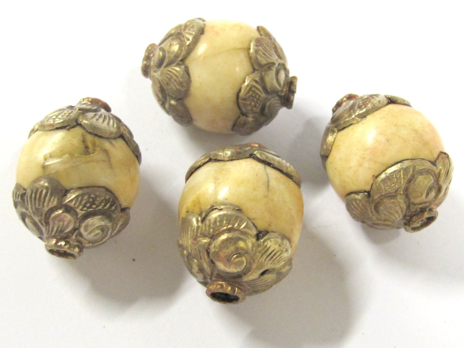 1 Bead - Tibetan silver antiqued floral capped Tribal naga conch shell bead - CH061