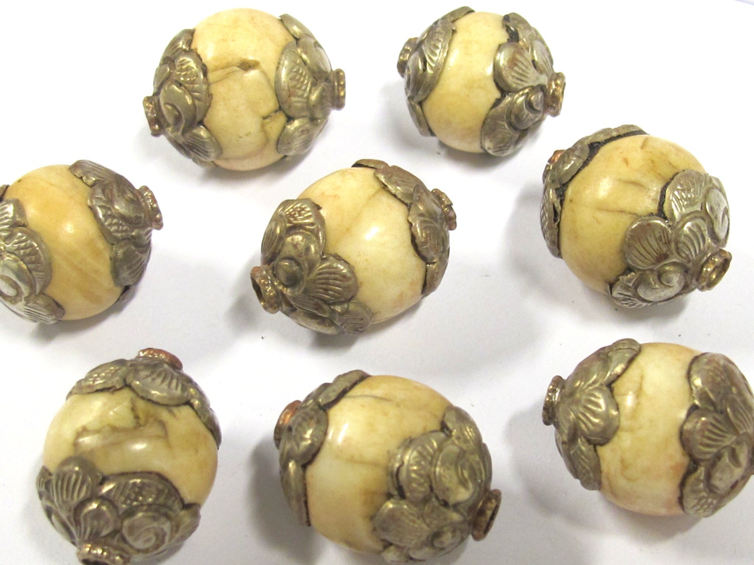 2 Beads - Tibetan silver antiqued floral capped Tribal naga conch shell bead - CH061s