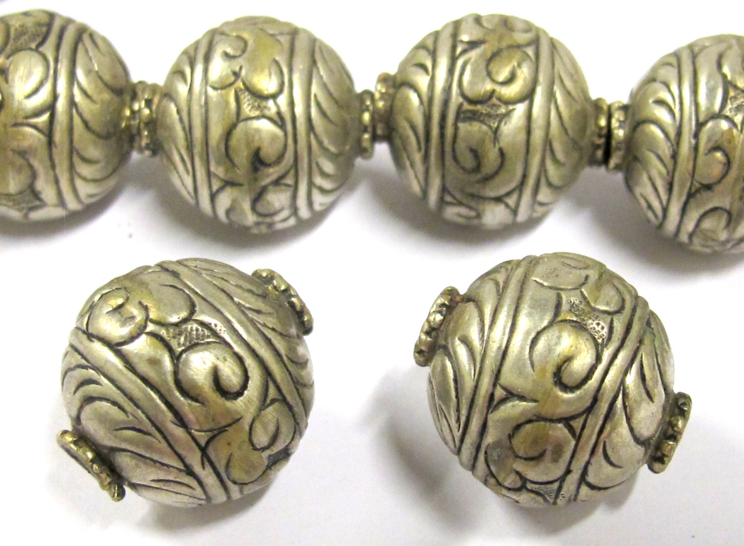 1 BEAD - Beautiful large Tibetan silver floral design oval shape beads 19 - 20 mm - BD802