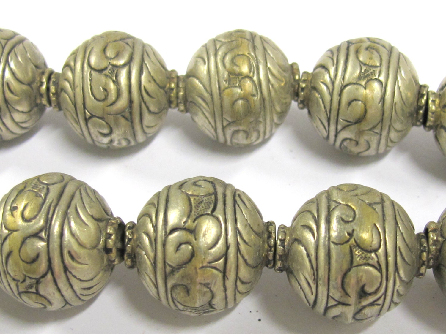 1 BEAD - Beautiful large Tibetan silver floral design oval shape beads 19 - 20 mm - BD802