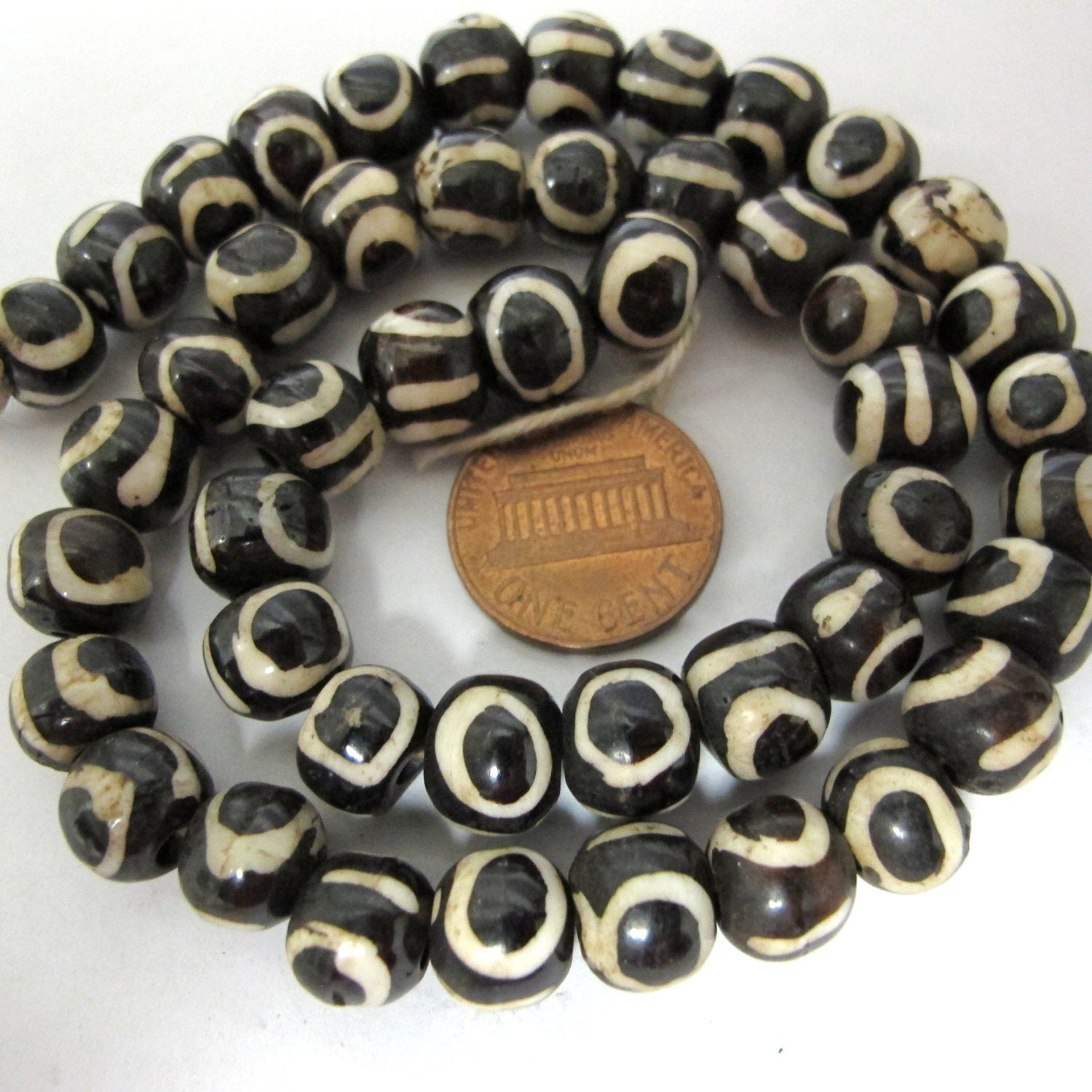 10 bone beads - Ethnic nepalese recycled cattle bone beads - BD808C