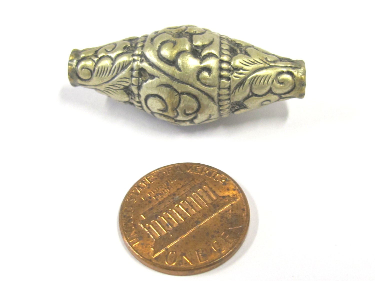 1 BEAD- Detailed floral filigree bicone ethnic Tibetan silver beads from Nepal - BD810