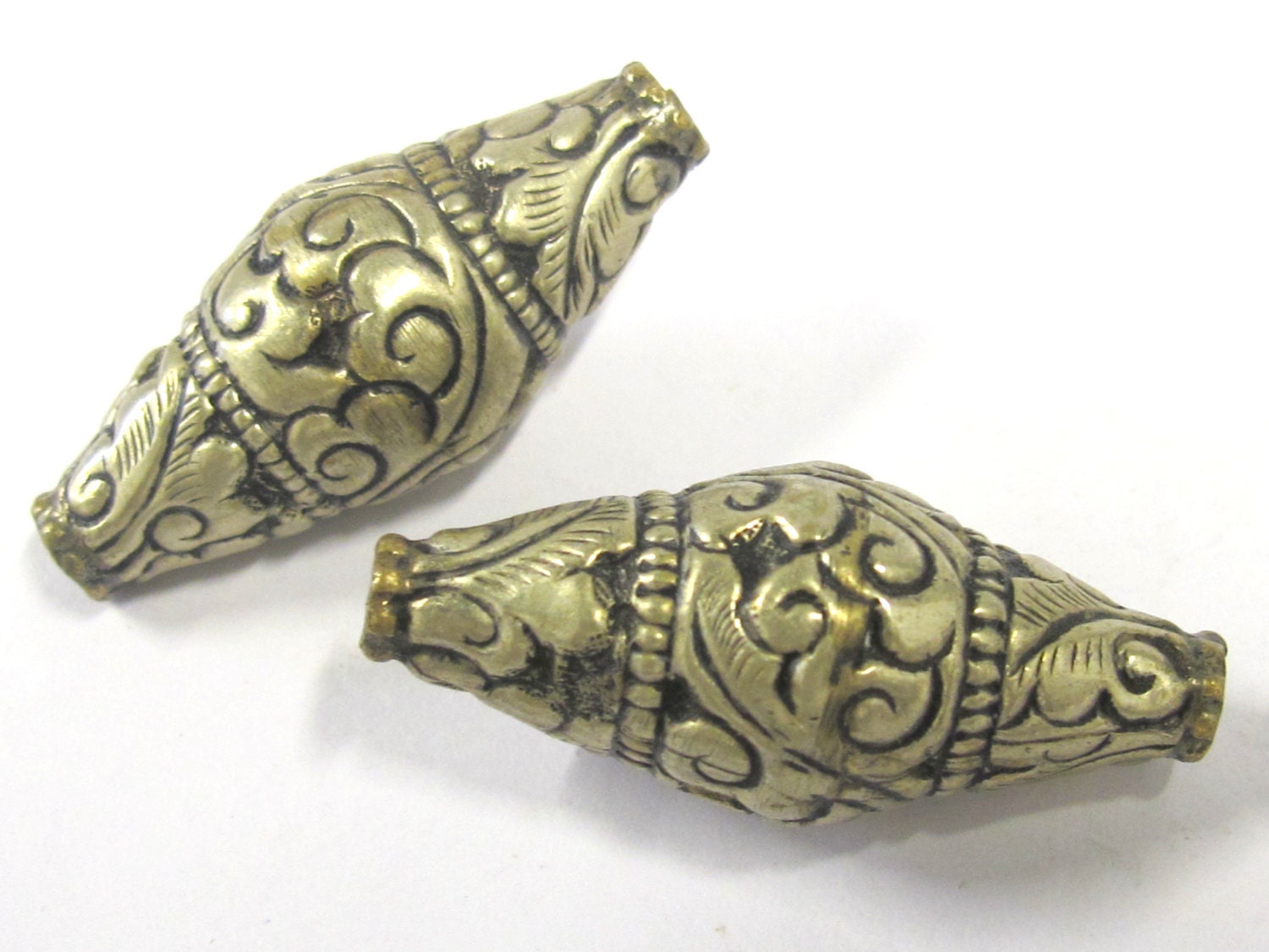 1 BEAD- Detailed floral filigree bicone ethnic Tibetan silver beads from Nepal - BD810