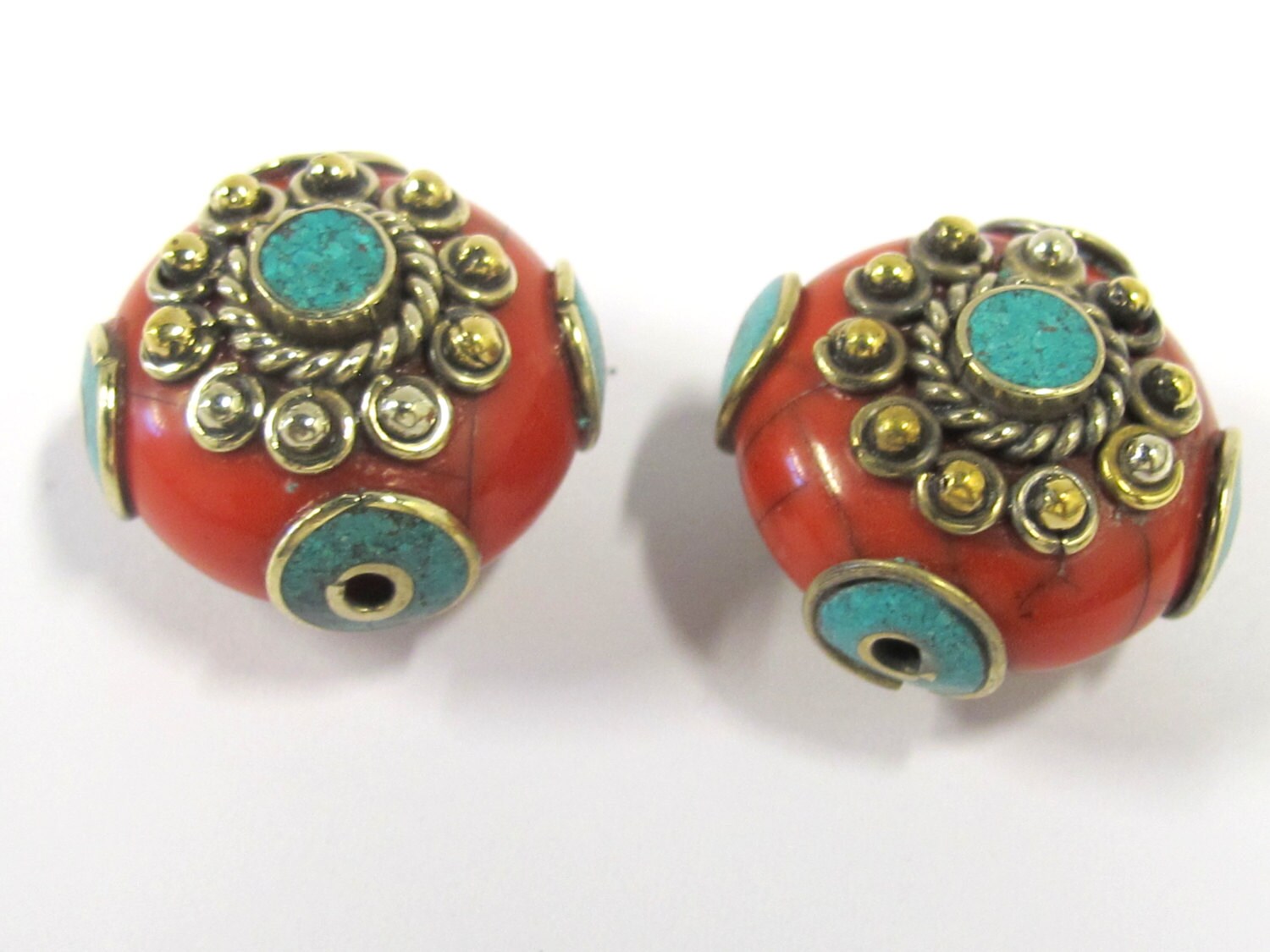 1 BEAD - Beautiful red crackle resin reversible beads inlaid with brass and turquoise - BD811