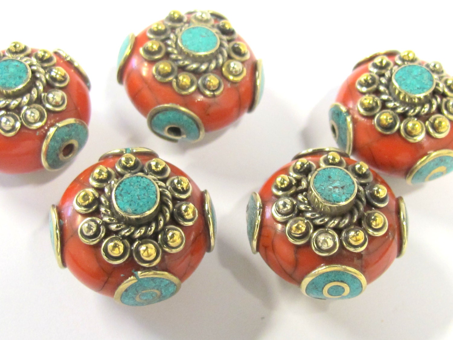 1 BEAD - Beautiful red crackle resin reversible beads inlaid with brass and turquoise - BD811