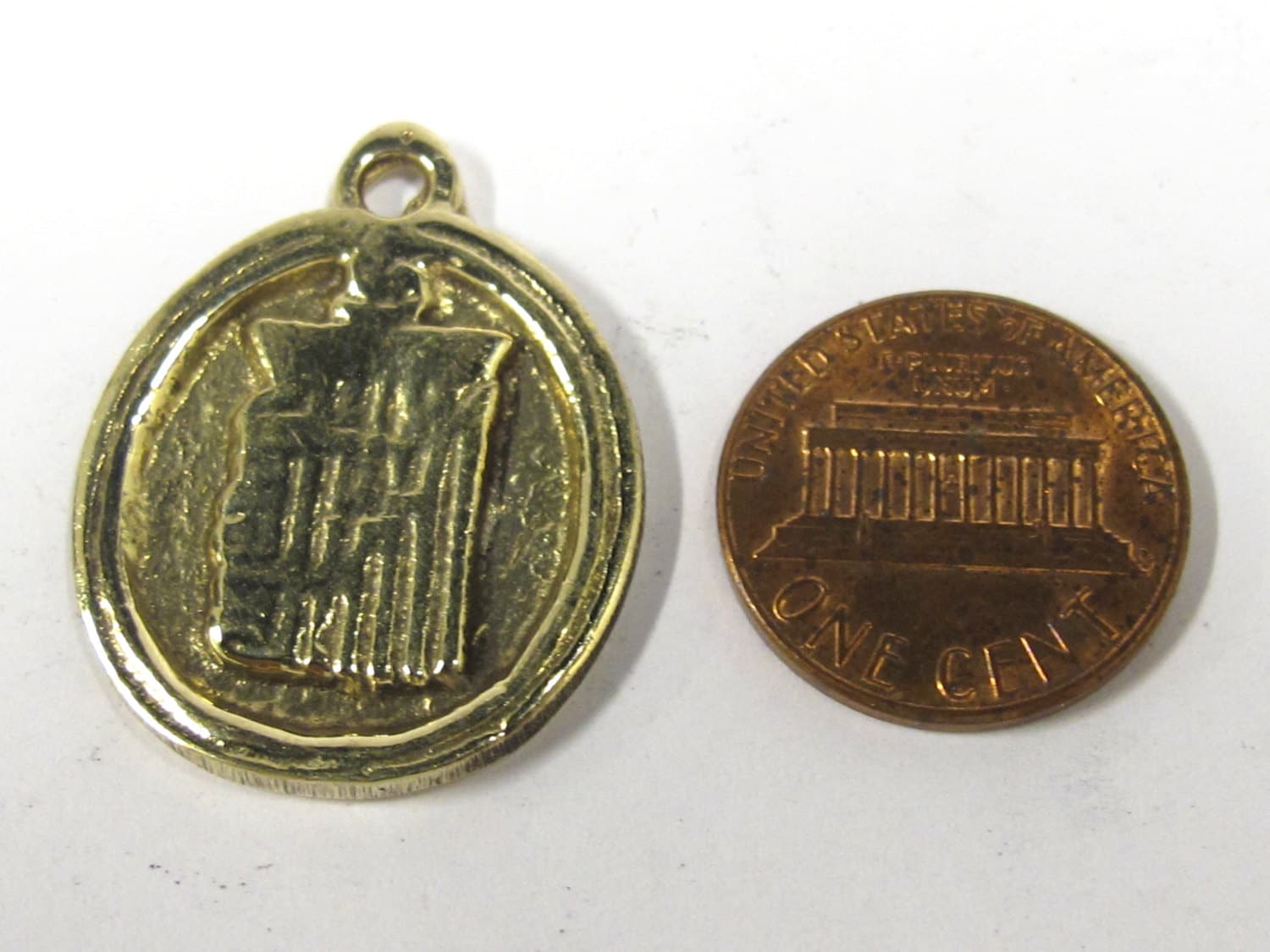 1 Pendant - Buddhist kalachakra mantra brass pendant from Nepal - CP097
