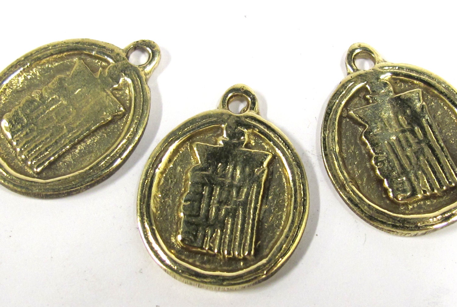 1 Pendant - Buddhist kalachakra mantra brass pendant from Nepal - CP097