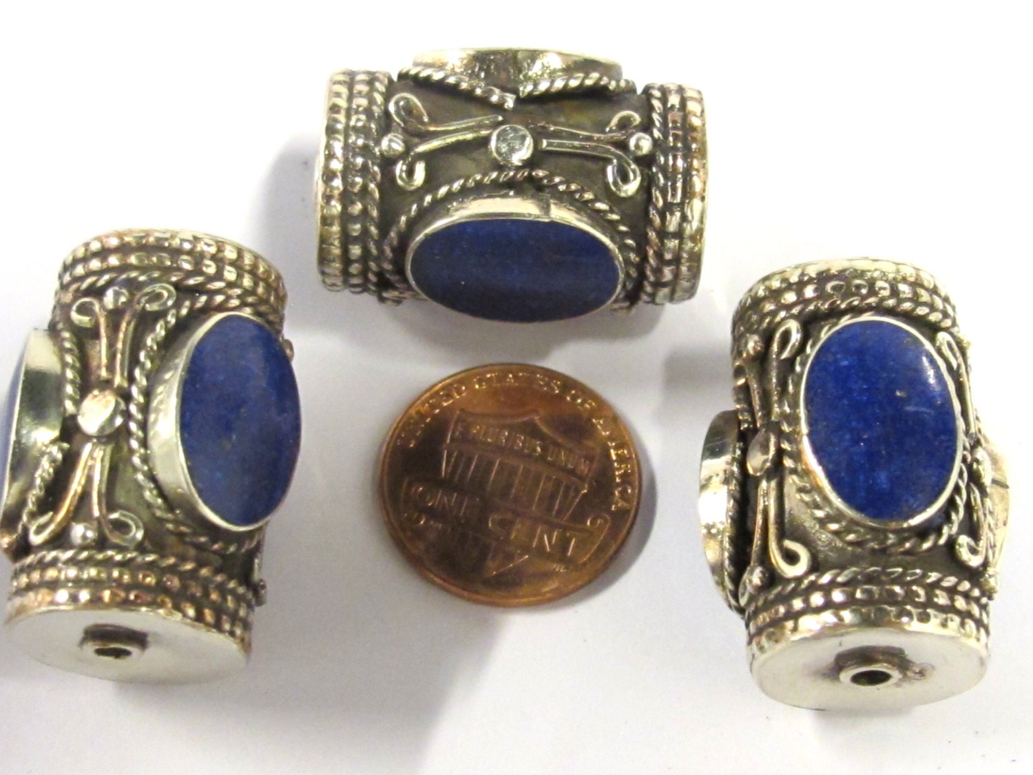 1 Bead - Large ethnic tibetan silver bead with 3 sided Lapis inlay from Nepal - BD829