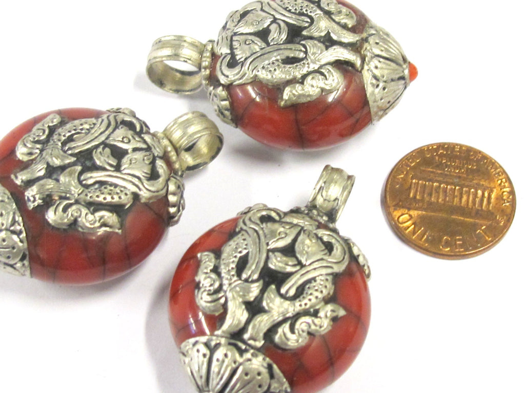1 Pendant - Reversible Tibetan silver double fish symbol red crackle resin pendant from Nepal - PM396
