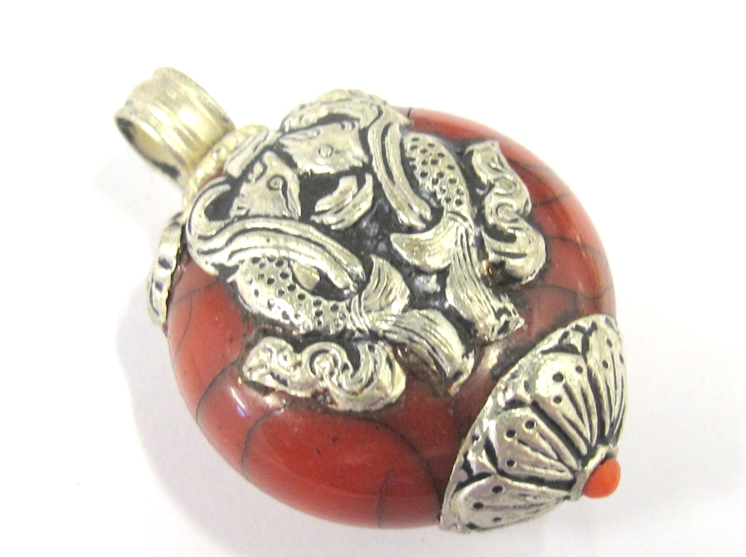 1 Pendant - Reversible Tibetan silver double fish symbol red crackle resin pendant from Nepal - PM396