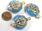 1 Pendant - Reversible Tibetan silver double fish symbol blue crackle resin pendant from Nepal - PM398