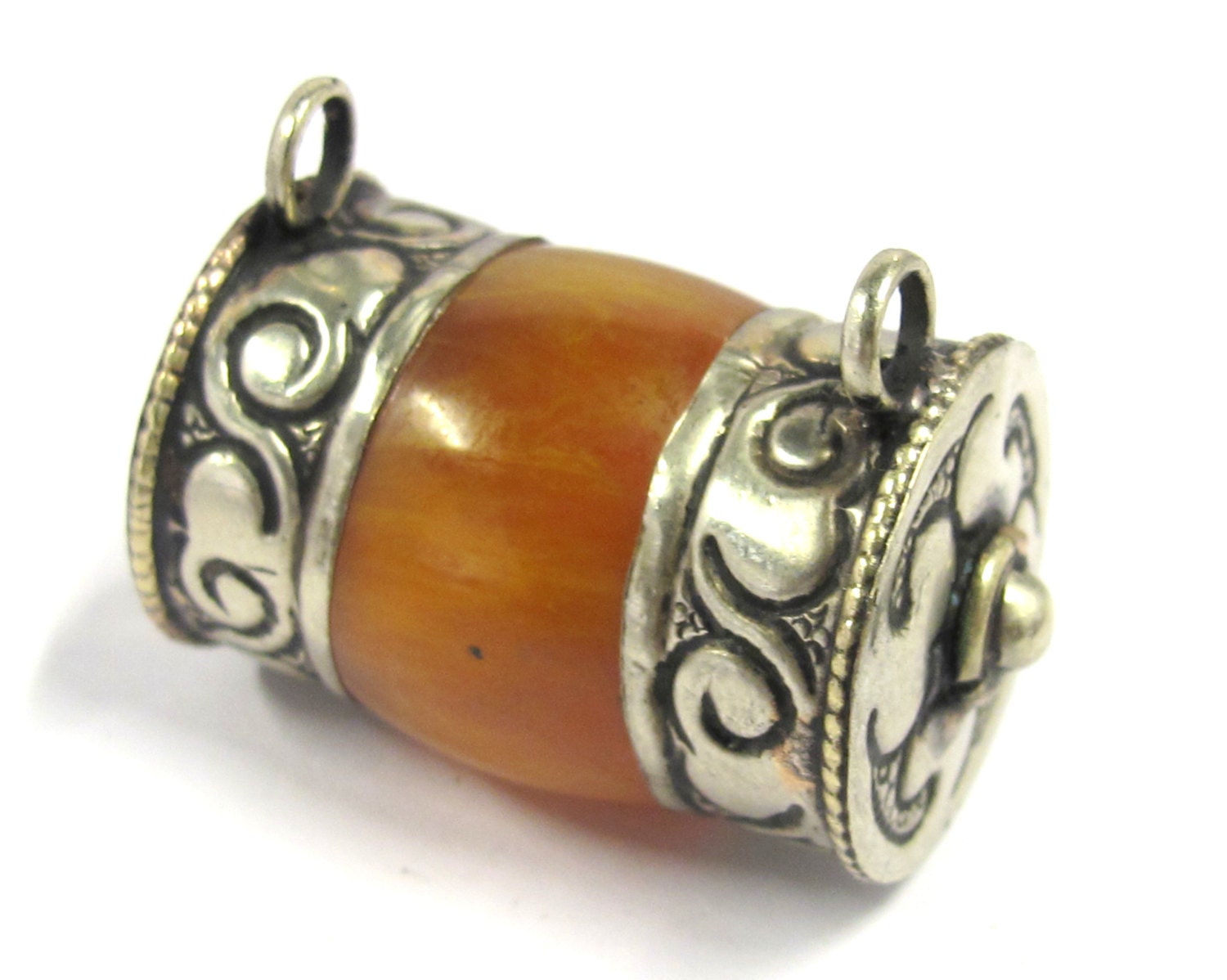 Ethnic Tibetan pendant - 1 Tibetan silver double bail copal resin pendant pendant from Nepal - ethnic nepal Tibetan pendants - PM400