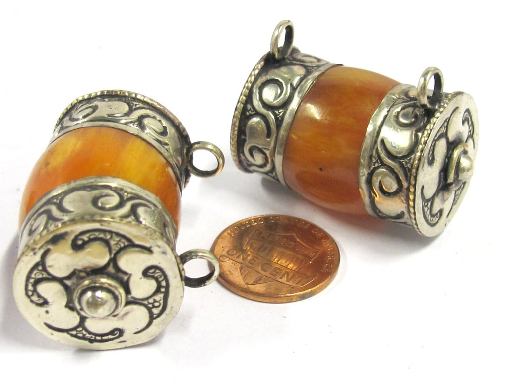 Ethnic Tibetan pendant - 1 Tibetan silver double bail copal resin pendant pendant from Nepal - ethnic nepal Tibetan pendants - PM400