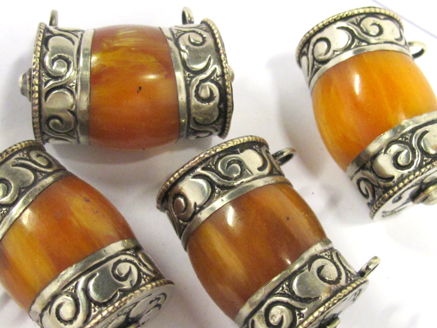 Ethnic Tibetan pendant - 1 Tibetan silver double bail copal resin pendant pendant from Nepal - ethnic nepal Tibetan pendants - PM400