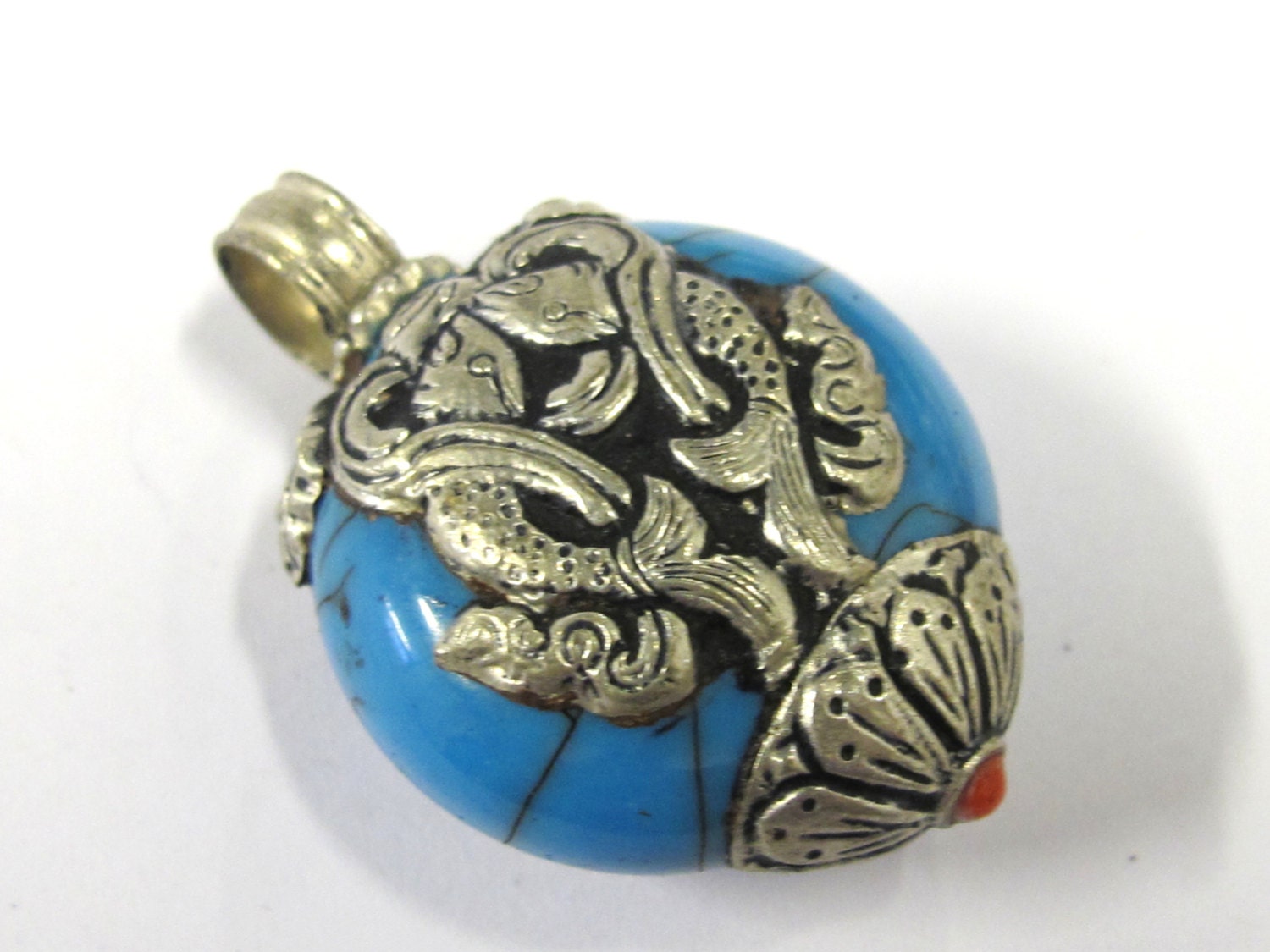 1 Pendant - Reversible Tibetan silver double fish symbol blue crackle resin pendant from Nepal - PM398