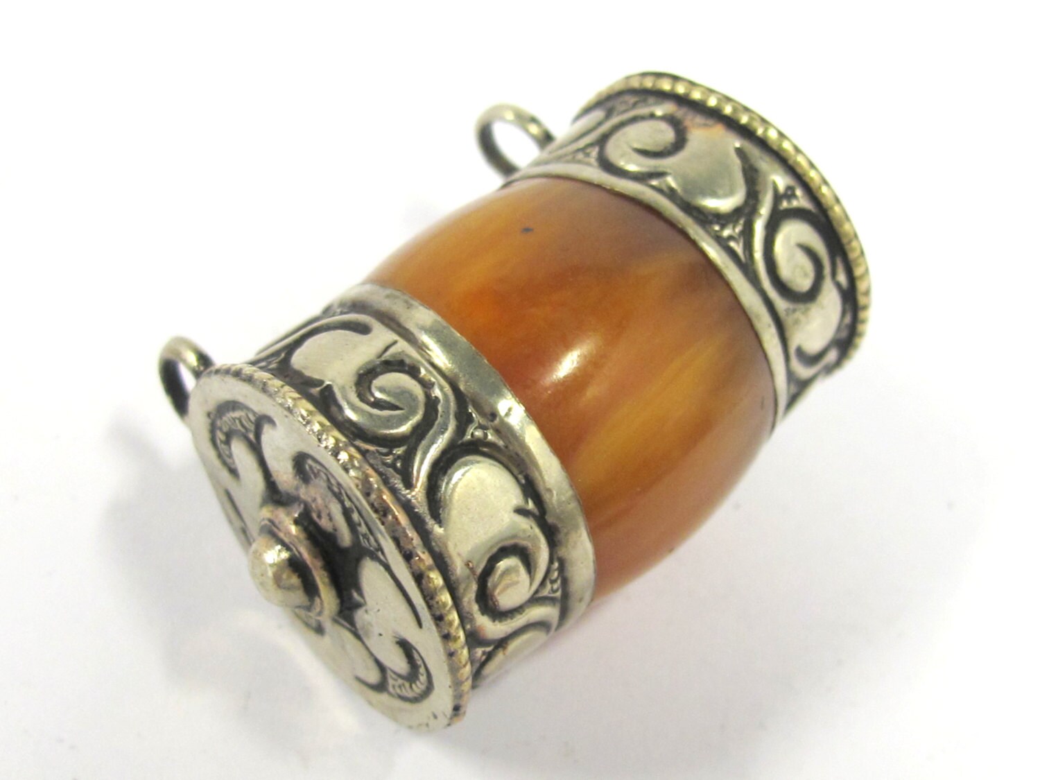 Ethnic Tibetan pendant - 1 Tibetan silver double bail copal resin pendant pendant from Nepal - ethnic nepal Tibetan pendants - PM400
