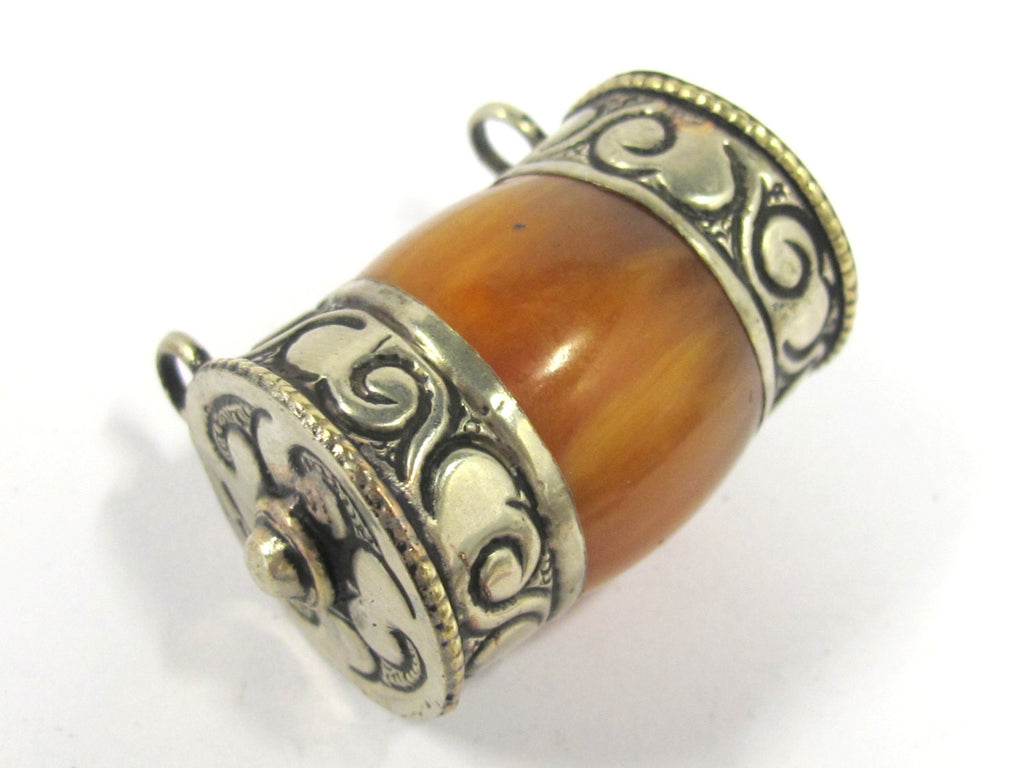 Ethnic Tibetan pendant - 1 Tibetan silver double bail copal resin pendant pendant from Nepal - ethnic nepal Tibetan pendants - PM400