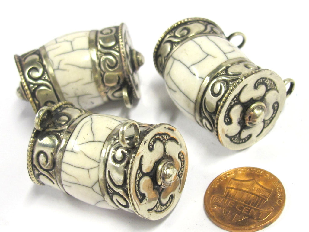 1 Pendant - Ethnic Tibetan silver double bail white crackle resin pendant pendant from Nepal - PM401