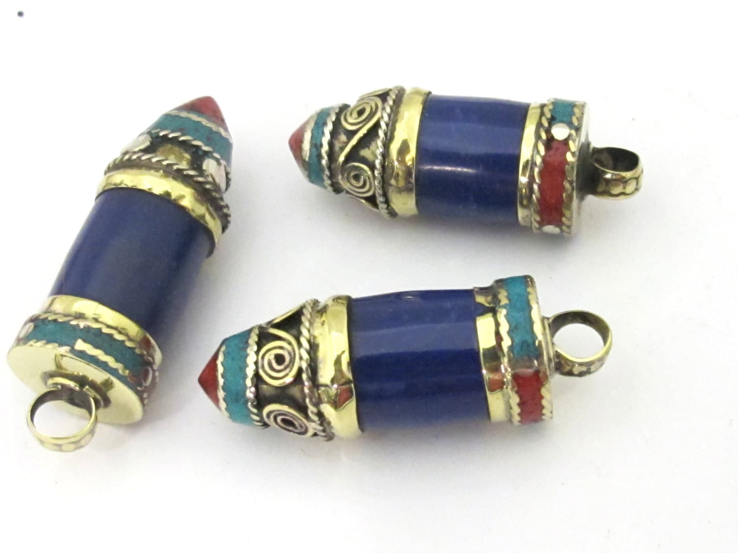 1 Pendant - Tibetan point bullet shape lapis pendant with spiral inlay brass cap from Nepal - PM410
