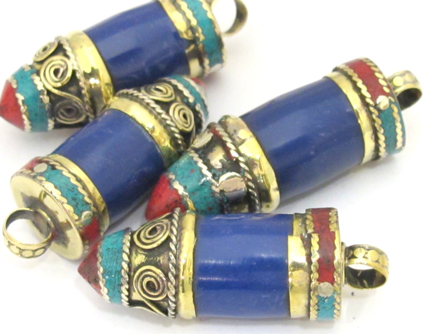 1 Pendant - Tibetan point bullet shape lapis pendant with spiral inlay brass cap from Nepal - PM410