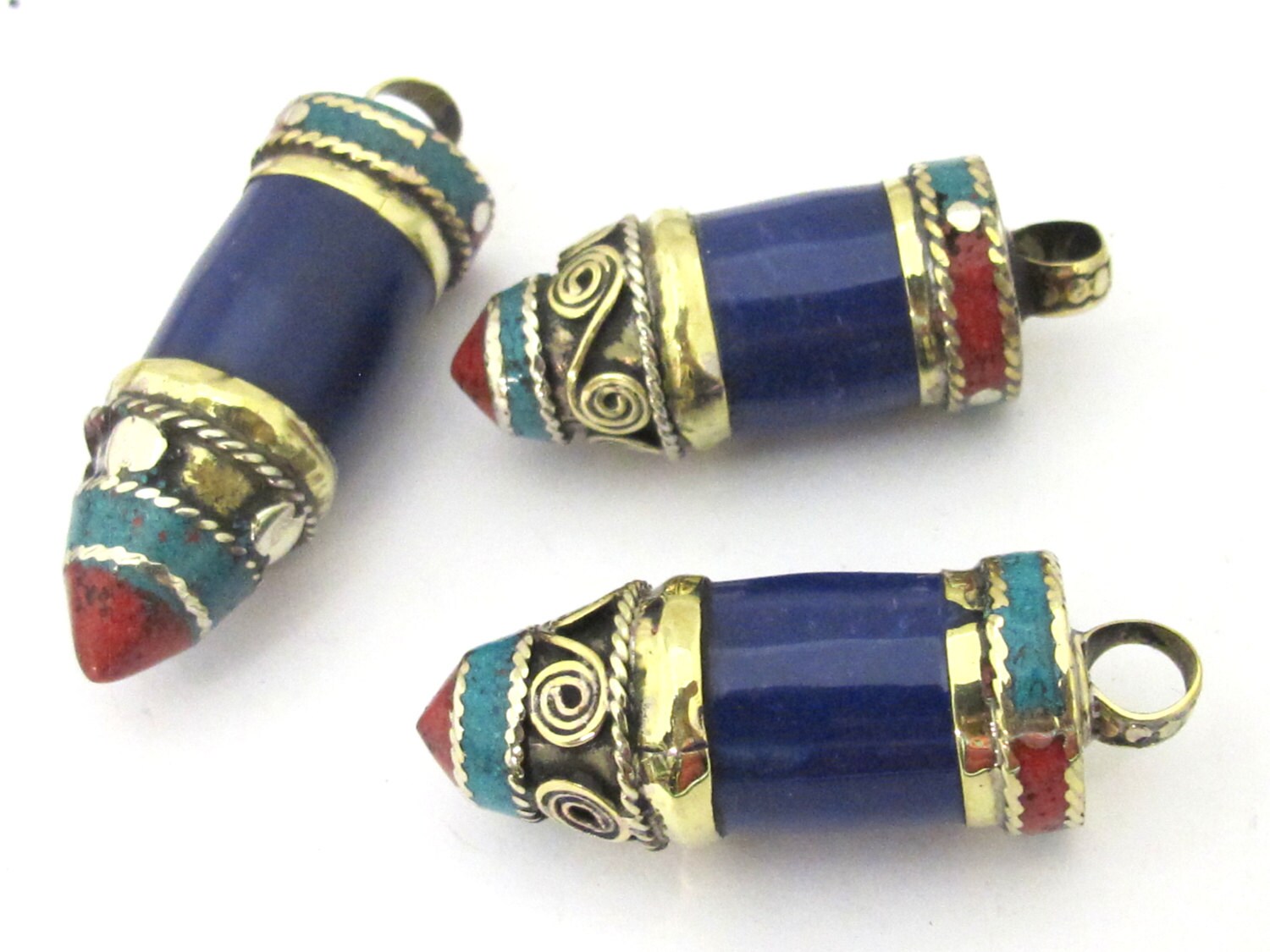 1 Pendant - Tibetan point bullet shape lapis pendant with spiral inlay brass cap from Nepal - PM410