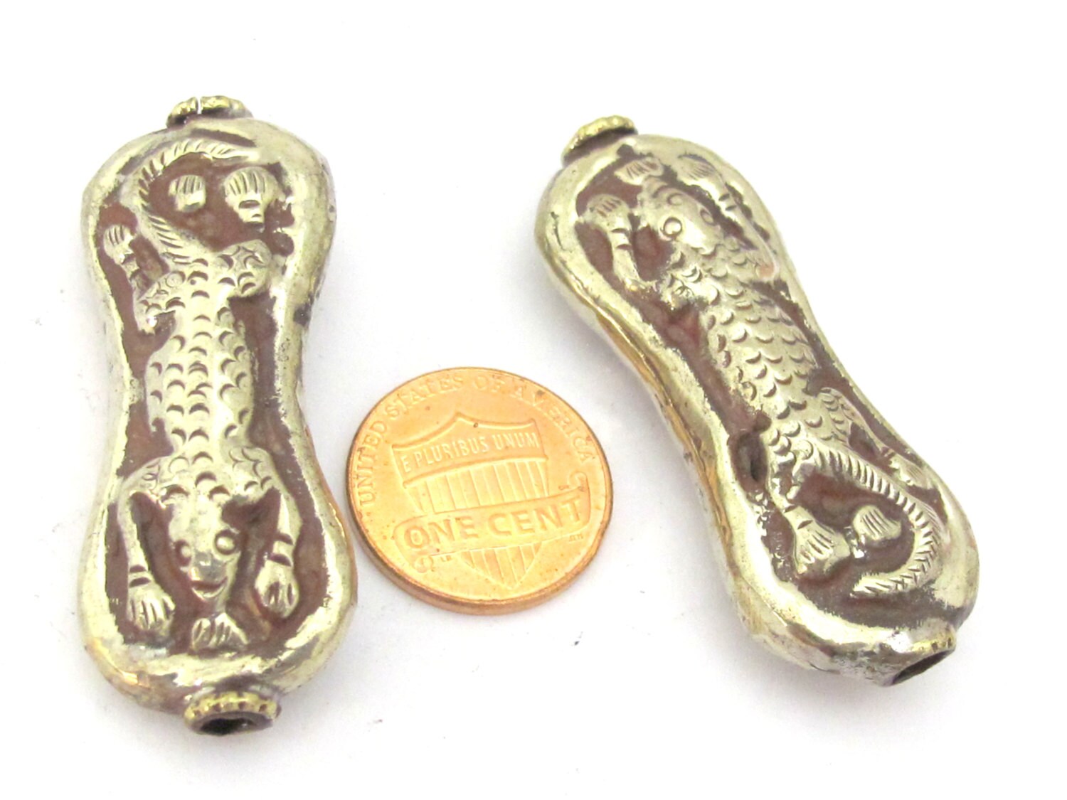 1 Bead - Beautiful Tibetan Silver Lizard carved reversible large bead from Nepal -BD837