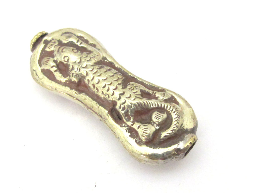 1 Bead - Beautiful Tibetan Silver Lizard carved reversible large bead from Nepal -BD837