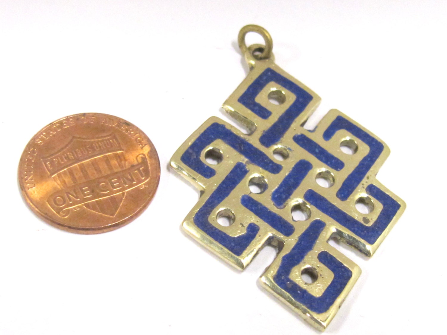Tibetan endless knot symbol pendant with lapis inlay from Nepal - PM416-CBA3