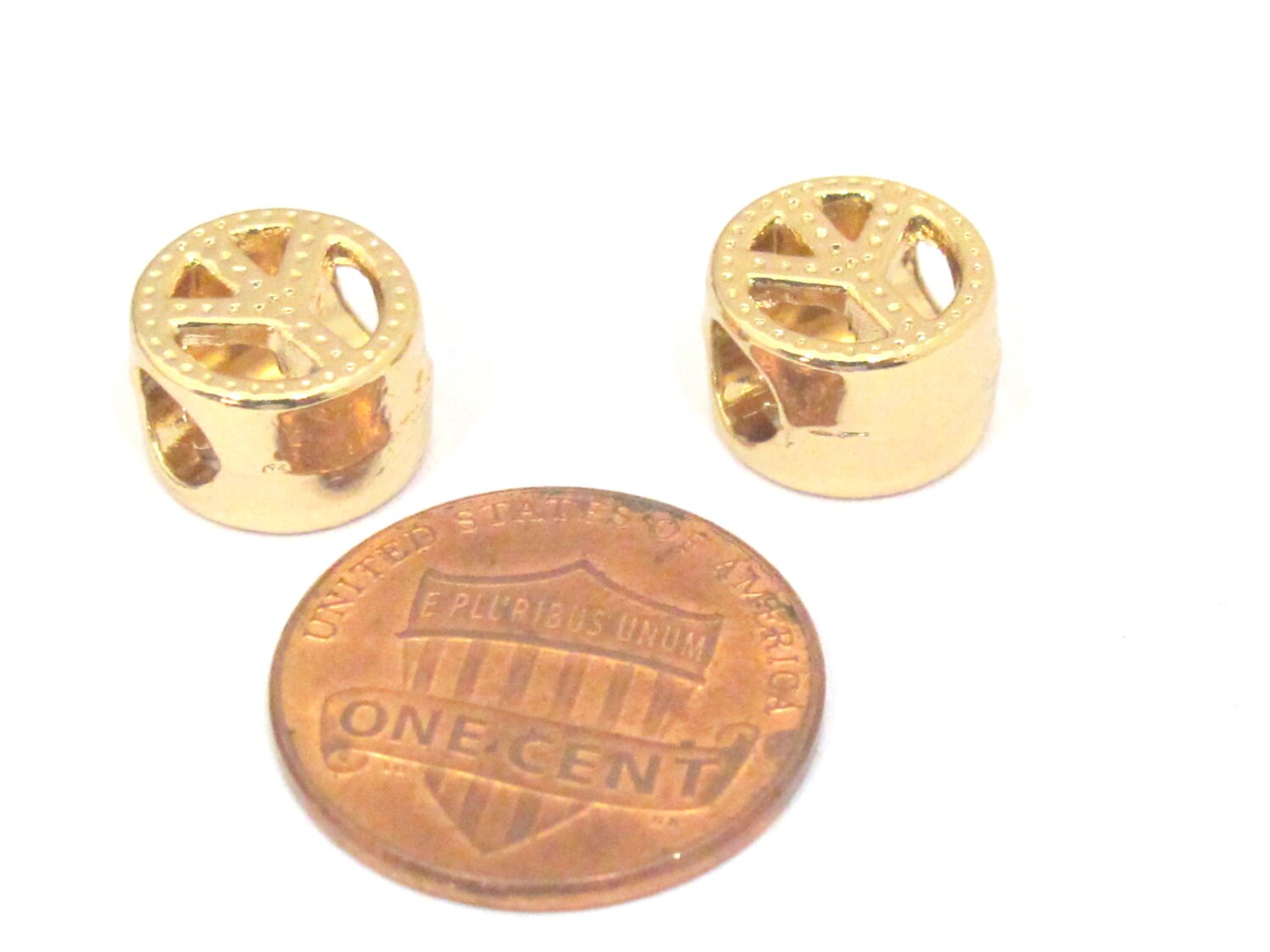 4 BEADS - Gold plated small retro peace symbol beads with large hole size - BD843