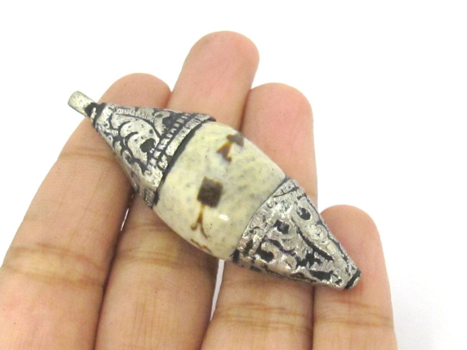 1 Pendant - Tibetan pendants - Ethnic Tibetan silver repousse carved cap bail shell pendant from Nepal - SP045