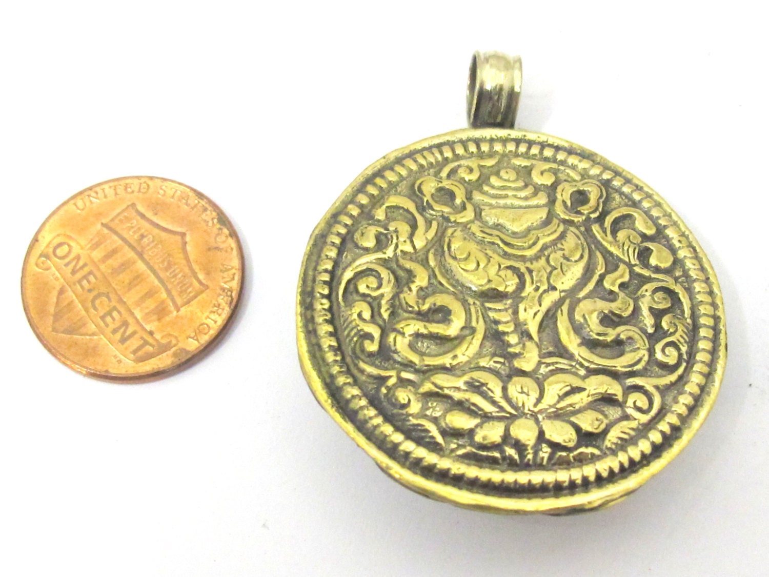 1 Pendant - Reversible Tibetan conch shell brass pendant with auspicious conch lotus flower symbol - PM429