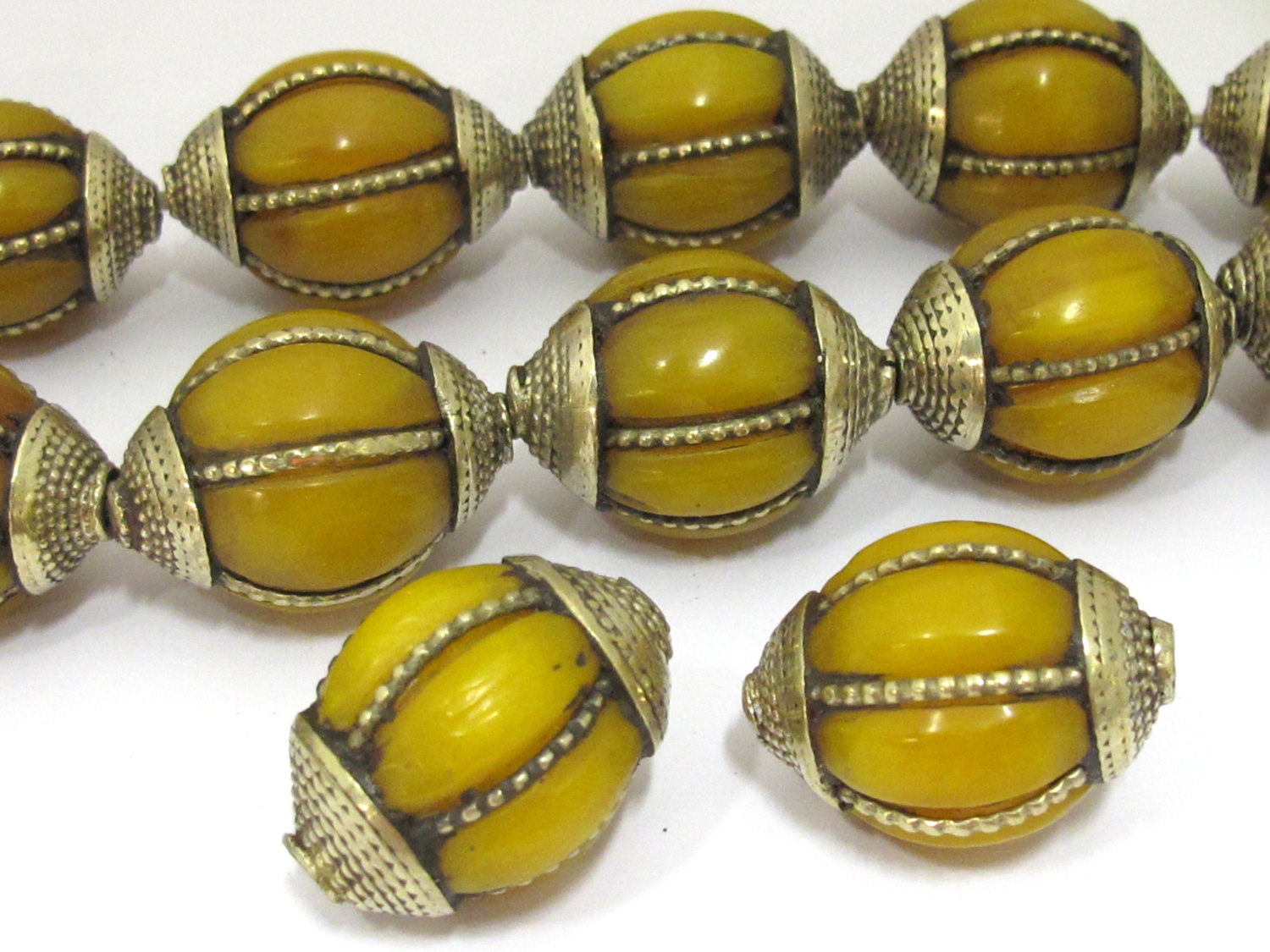1 BEAD - Large Tibetan yellow copal resin grooved melon shape bead - BD850