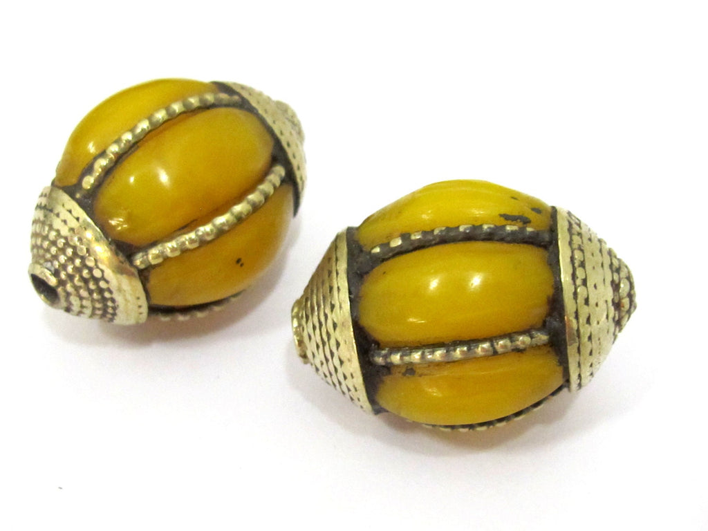 1 BEAD - Large Tibetan yellow copal resin grooved melon shape bead - BD850