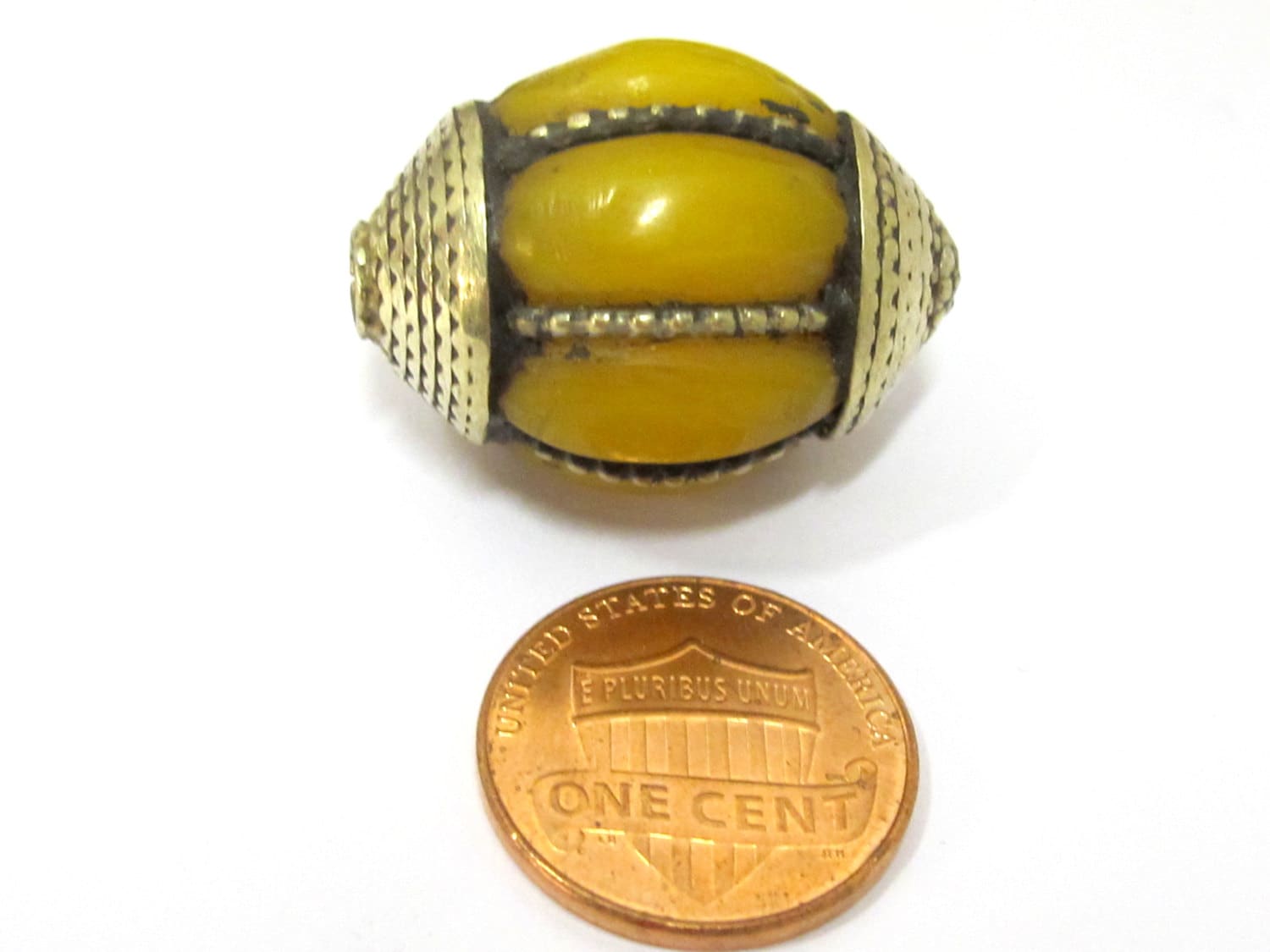 2 BEADS - Large Tibetan copal resin grooved melon shape bead - BD850s