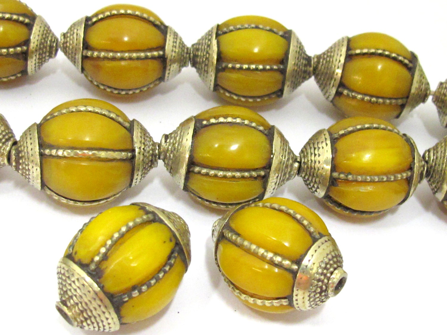 1 BEAD - Large Tibetan yellow copal resin grooved melon shape bead - BD850