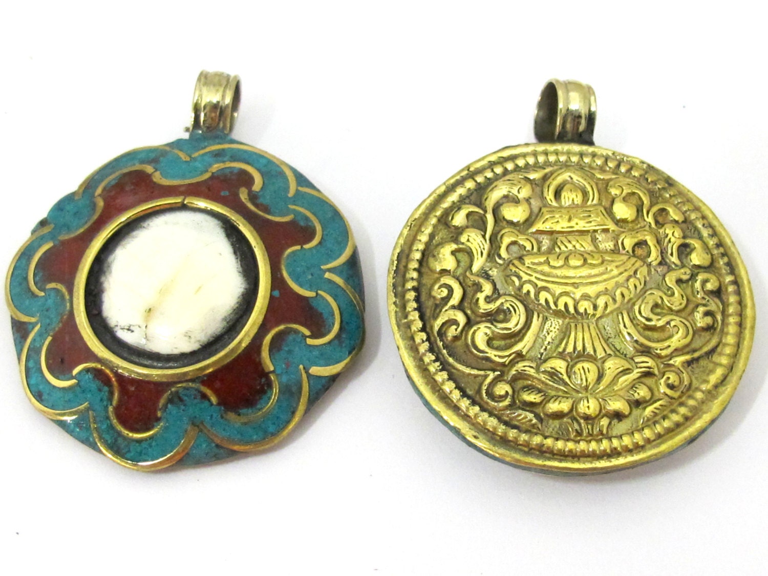 1 Pendant - Reversible Tibetan conch shell brass pendant with auspicious Treasure Vase lotus flower symbol - PM433A