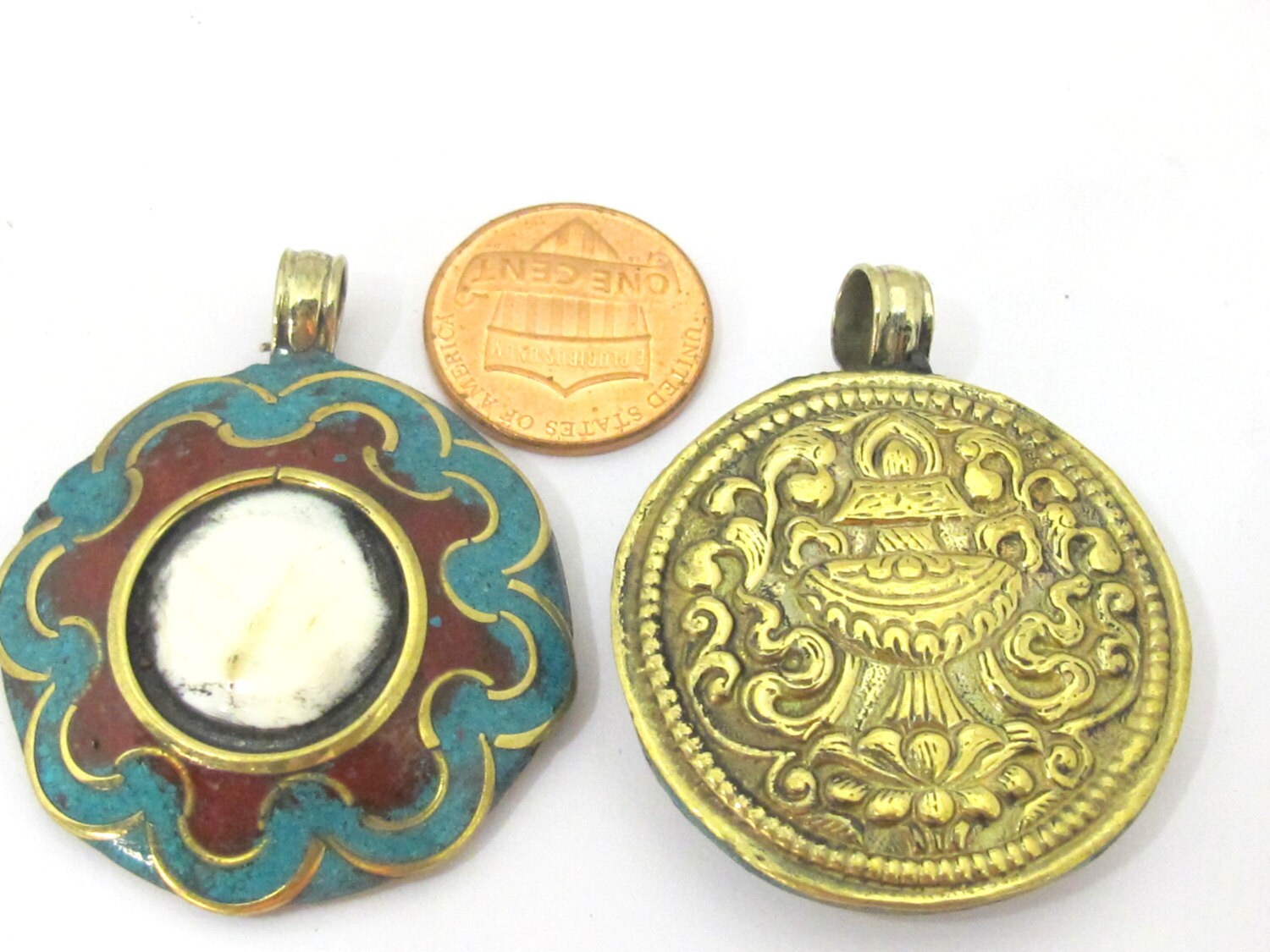 1 Pendant - Reversible Tibetan conch shell brass pendant with auspicious Treasure Vase lotus flower symbol - PM433A