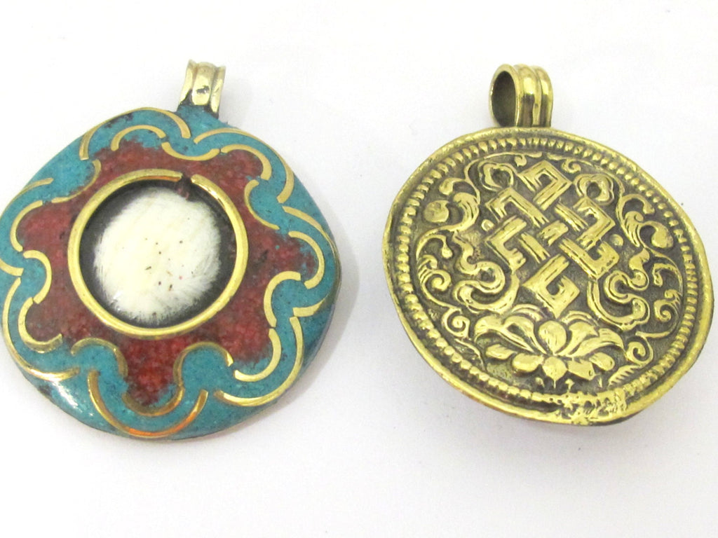 1 Pendant - Reversible Tibetan conch shell brass pendant with Endless Knot and Lotus flower symbol - PM433B