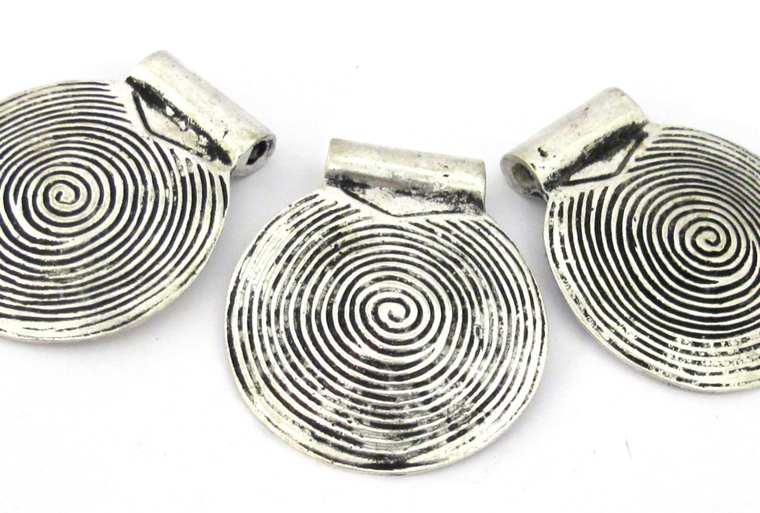 1 Pendant - Tibetan silver spiral symbol tribal shield pendant 46 mm - CP106