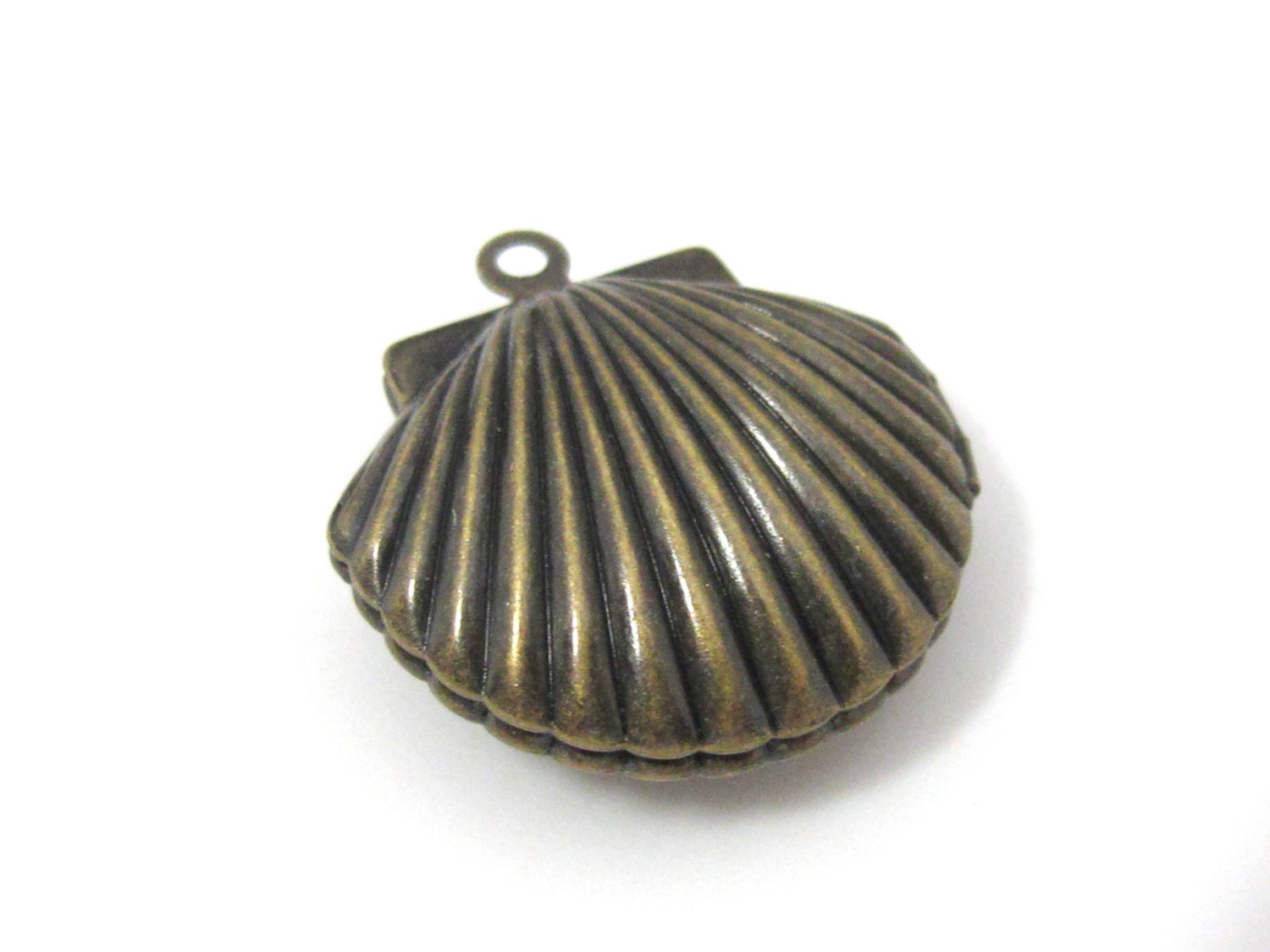 2 charm pendants - Clam shell locket charm pendants antiqued bronze tone - 23 mm x 22 mm - CM171