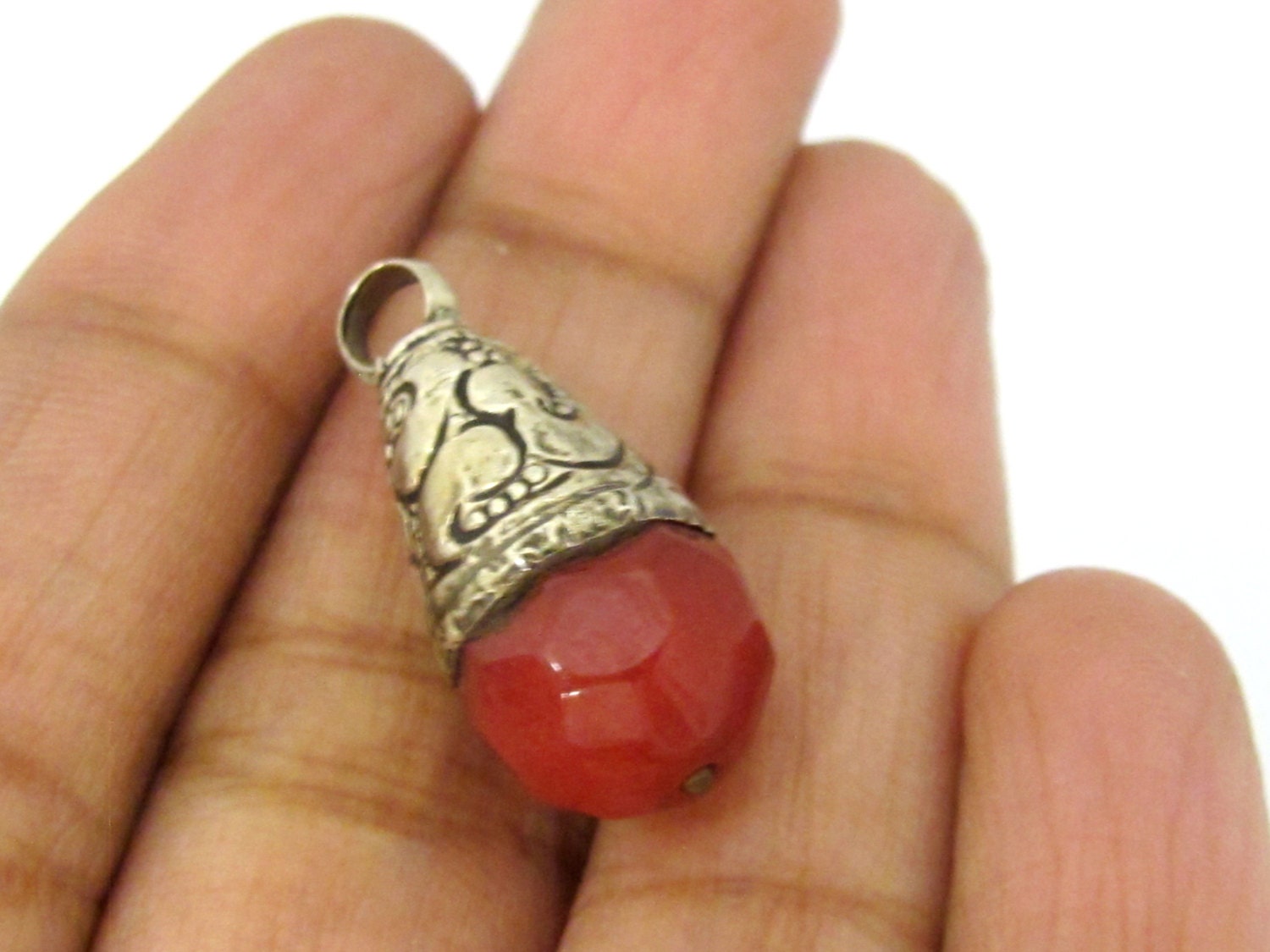 1 pendant - Small petite size sterling silver plated faceted carnelian agate drop pendant from Nepal - PM451