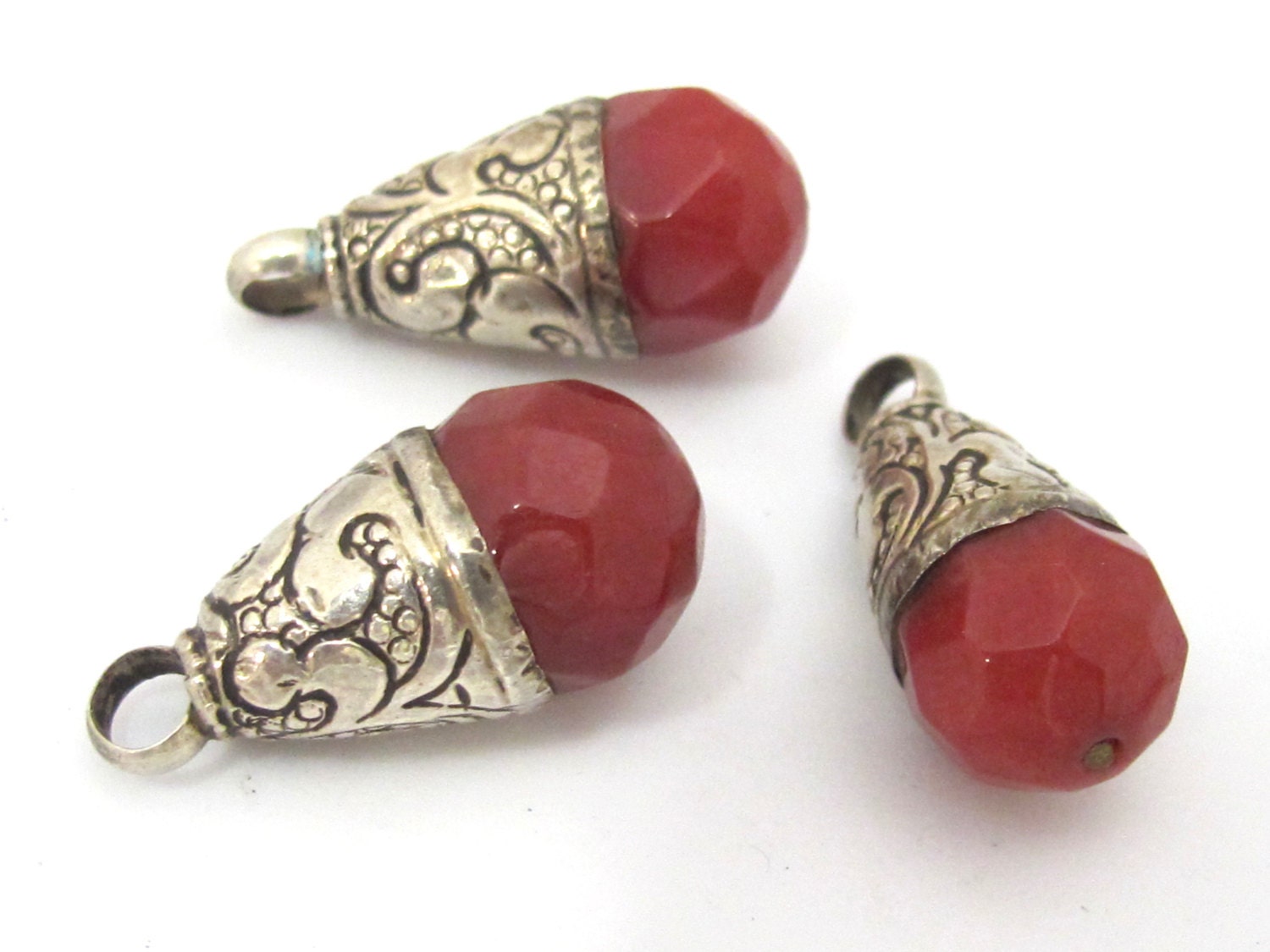 1 pendant - Small petite size sterling silver plated faceted carnelian agate drop pendant from Nepal - PM451
