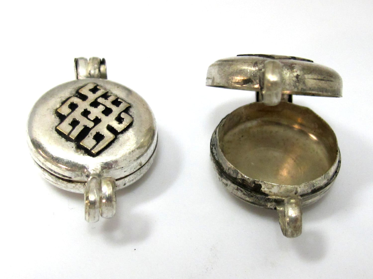 1 Pendant - Tibetan silver Ghau prayer box Om with endless knot small size pendant -- PM459