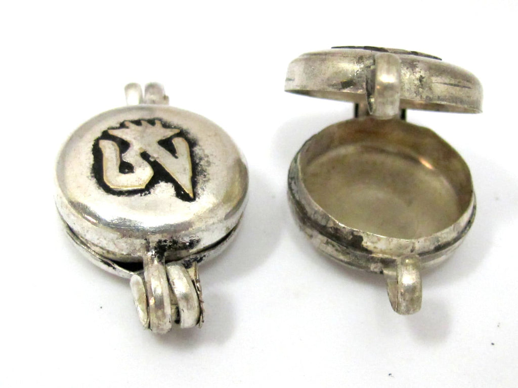 1 Pendant - Tibetan silver Ghau prayer box Om with endless knot small size pendant -- PM459