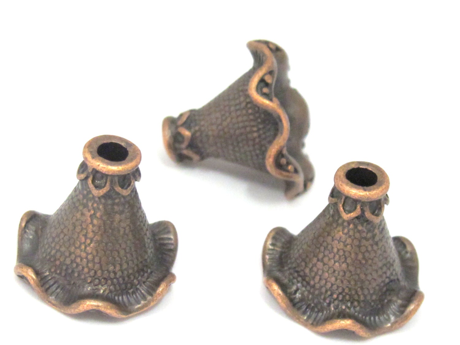 4 BEADS - Wavy design copper tone plated cone beads 17 mm x 20 mm - BD882
